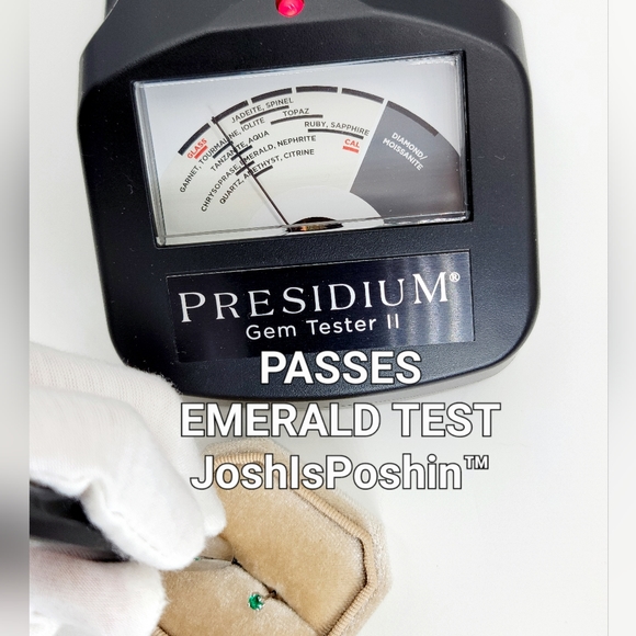 0.22CT. T.W. Emerald stud earrings in 925 sterling silver - Picture 4 of 10